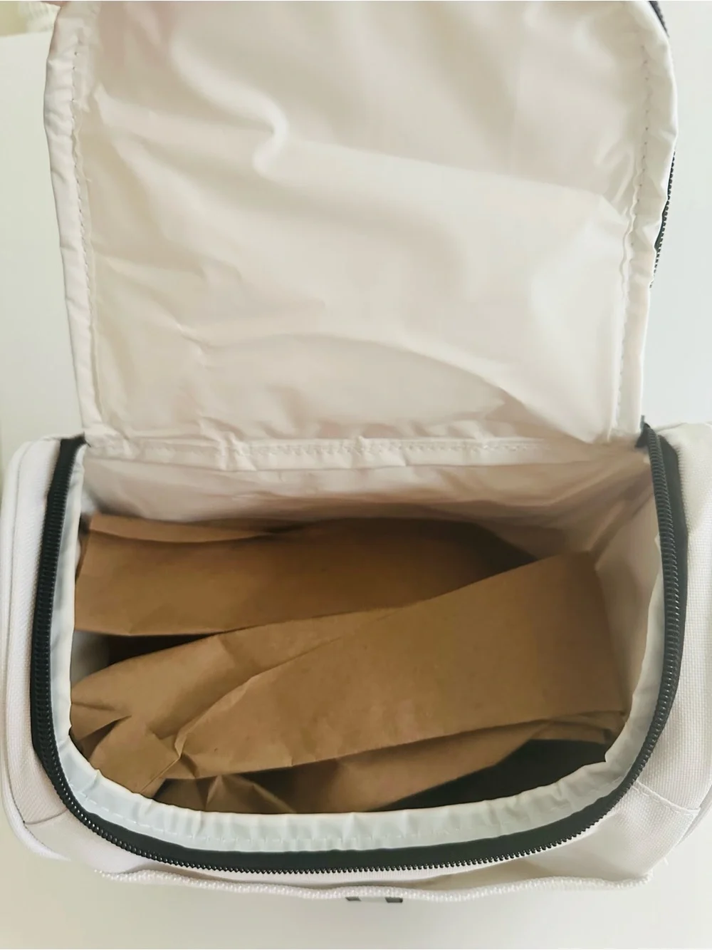 White Claw Hard Seltzer Logo Insulated Cooler Lunch Bag With Strap